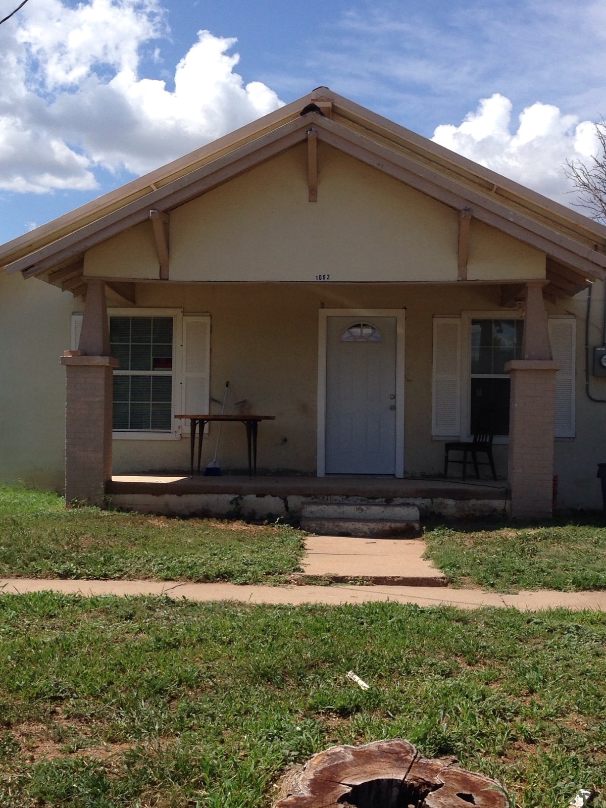 Building Photo - 1002 W 6th St