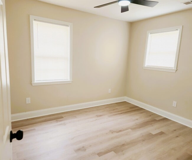 Building Photo - 3785 Ladue St