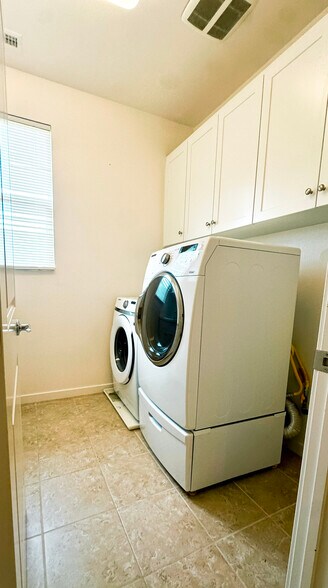 Laundry Room - 2nd Floor - 24 Clover