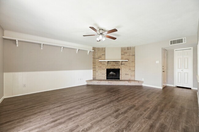 Building Photo - 17615 Autumn Hills Dr
