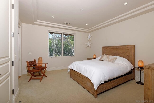 Building Photo - 6717 La Jolla Scenic S Dr
