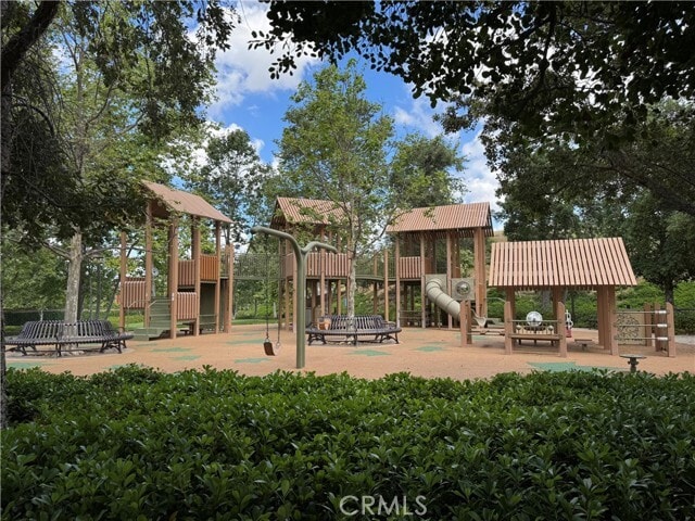 Building Photo - 80 Cipresso