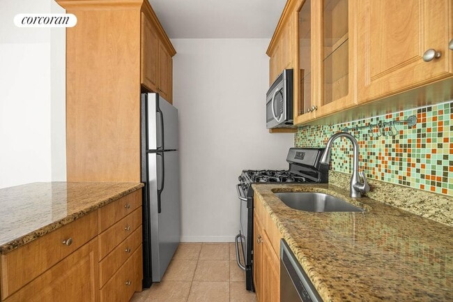 Building Photo - 321 23rd St