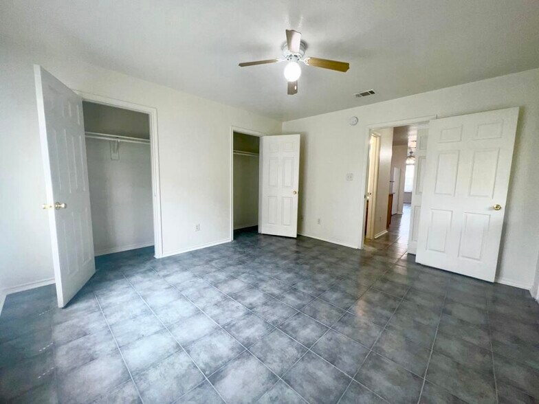 Building Photo - 3407 Barcelona Dr