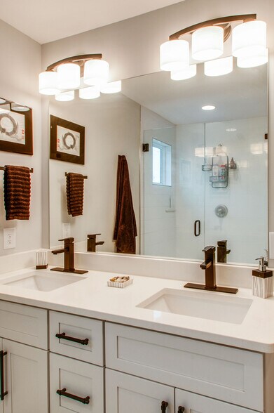 Building Photo - 2910 Davis Ave