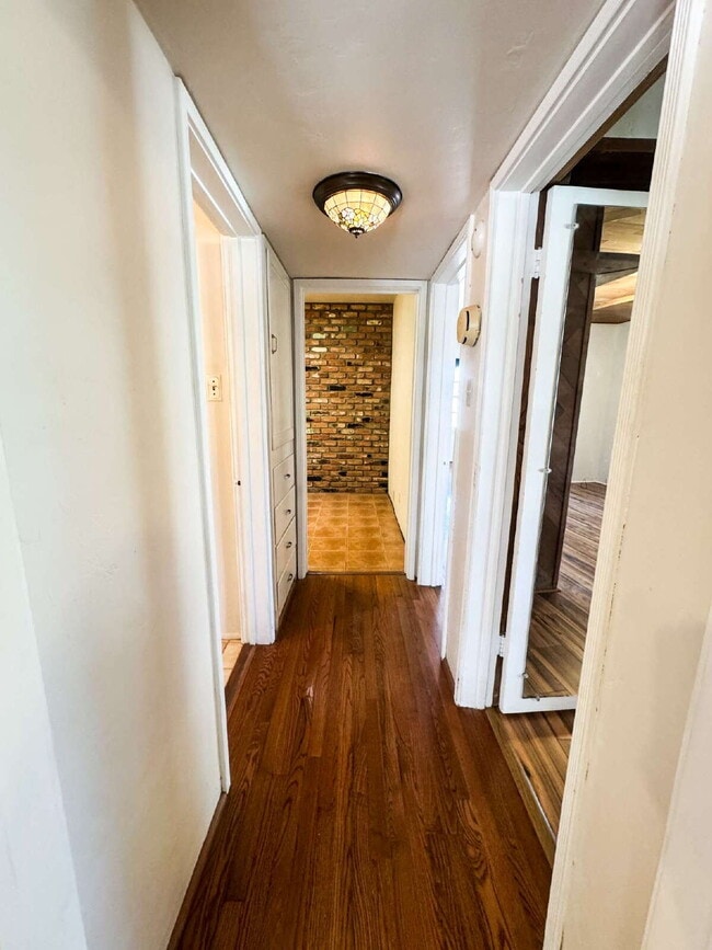 Building Photo - "Charming 3 Bedroom, 2 Bathroom Home with Spacious Living"