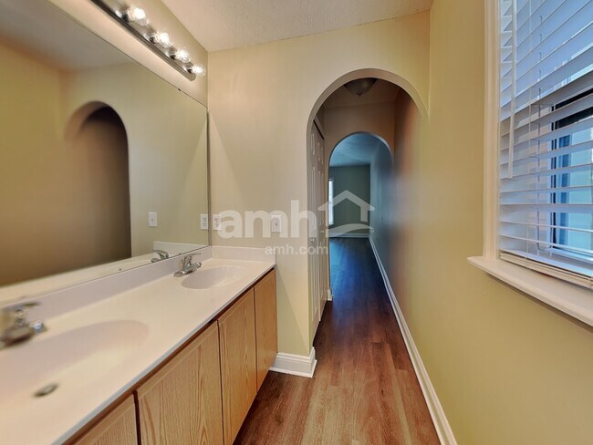 Building Photo - 574 Wekiva Bluff St