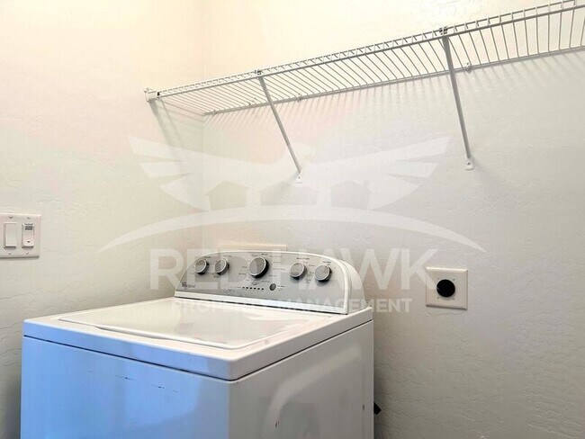 Building Photo - 1050 Kachina Dr