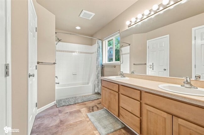 Building Photo - 4116 E Country Fair Dr
