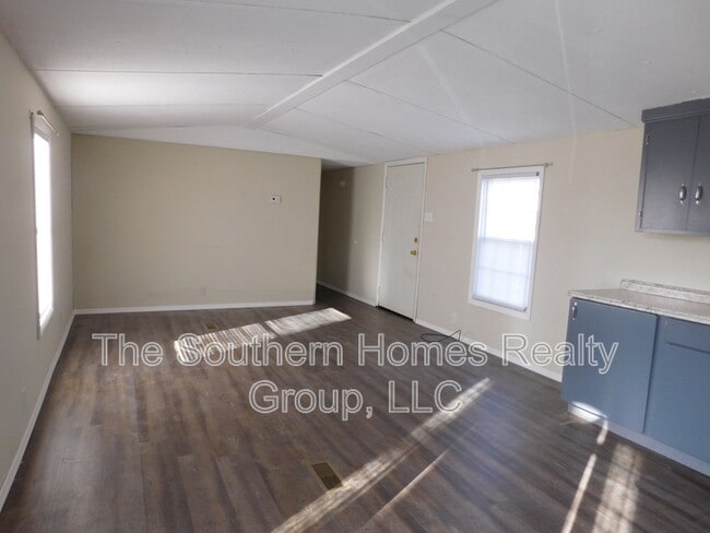 Building Photo - 114 Co Rd 494