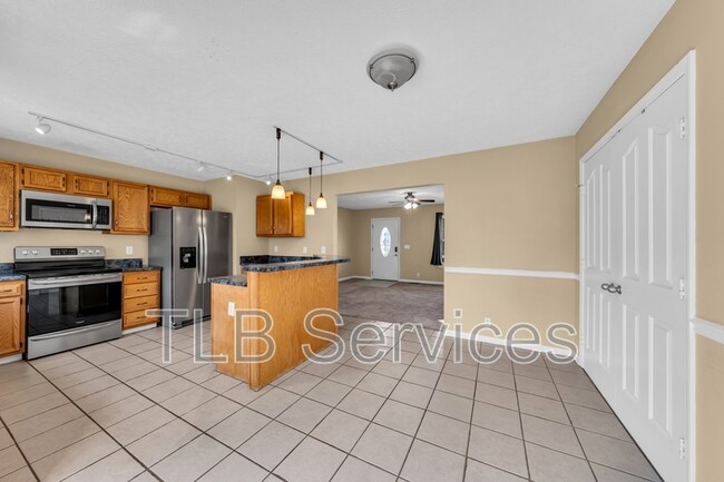 Building Photo - 211 Fall Creek Dr