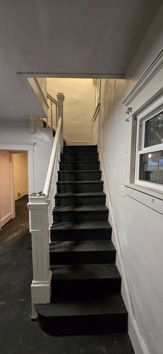 Building Photo - 1437 S Linden Ave
