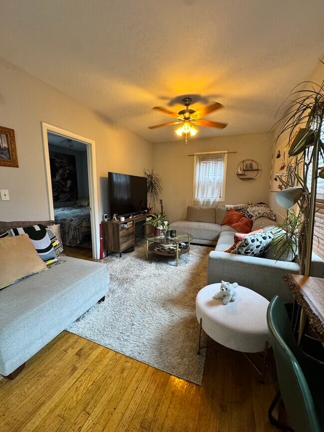 Building Photo - 2315 N Greenview Ave