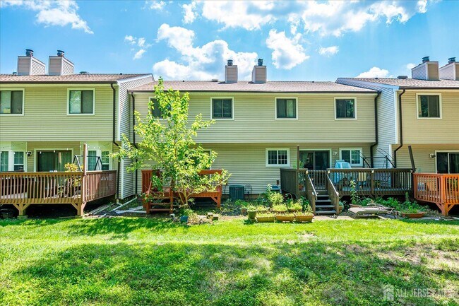 Building Photo - 6 Tulip Ct