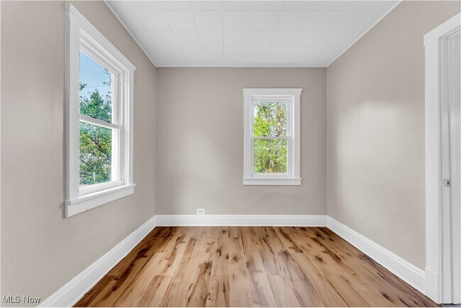 Building Photo - 2303 Montclair Ave