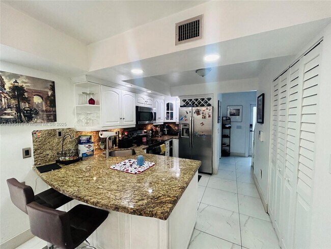 Building Photo - 8610 SW 156th Ct