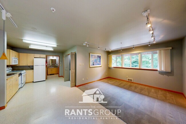 Building Photo - Beautiful Unit on West Bay Drive!