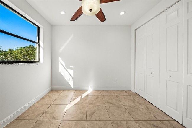 Building Photo - 1730 Thomas St