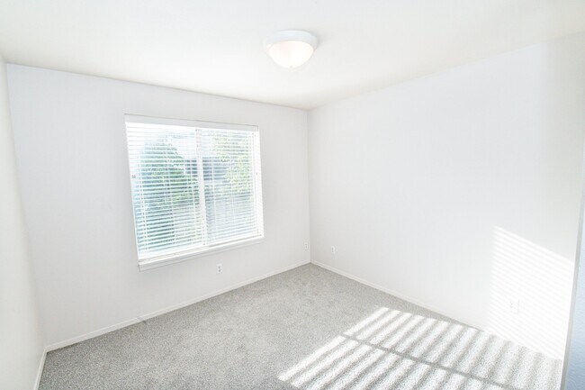 Building Photo - 543 S 900 E