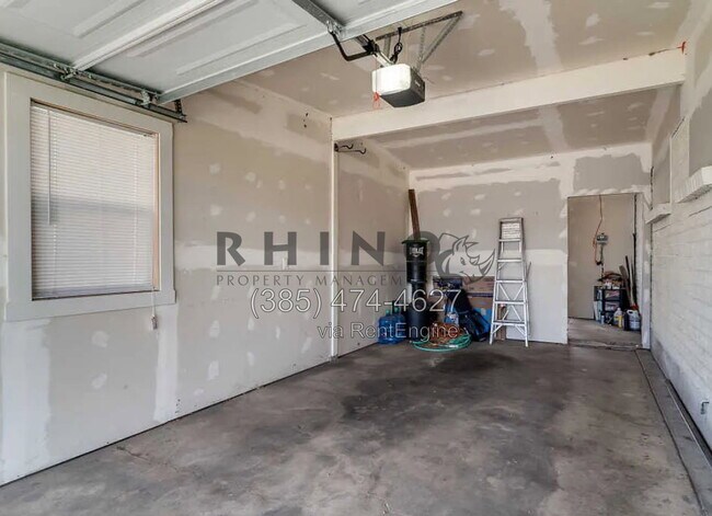 Building Photo - 617 E 925 N