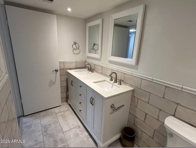 Building Photo - 8155 E Roosevelt St