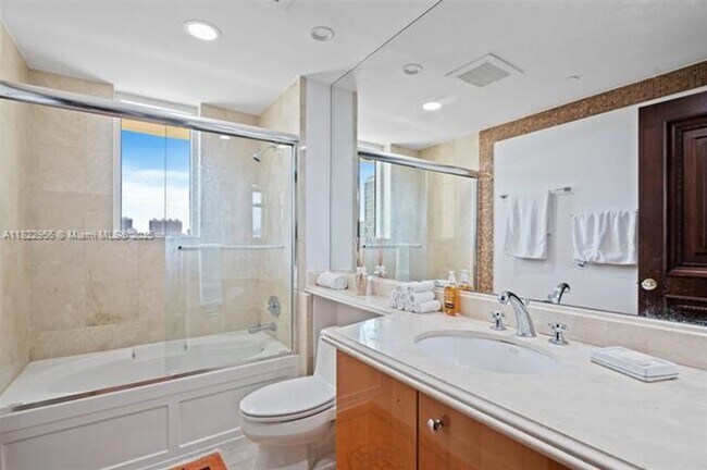 Building Photo - 17875 Collins Ave