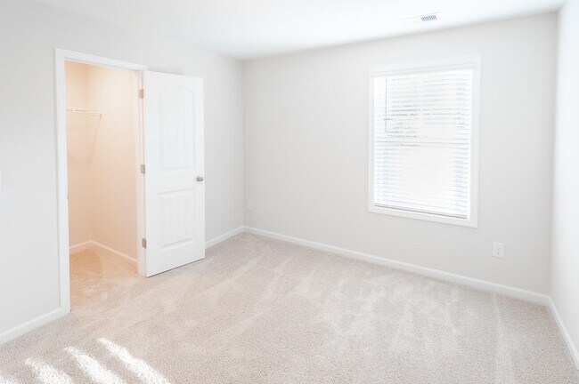 Building Photo - 220 Carvel Trl