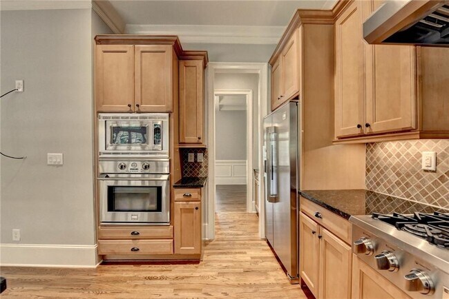 Building Photo - 350 Mystic Ridge Ln