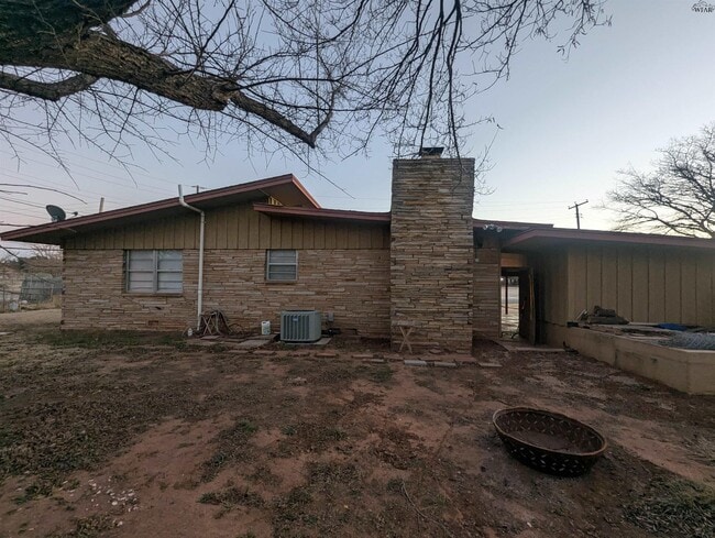 Building Photo - 1706 Katherine Dr