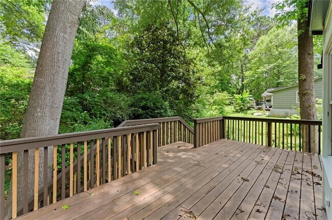 Building Photo - 2440 Red Fox Run NW