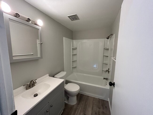 Building Photo - 5670-5676-5676 Ironwood Ct