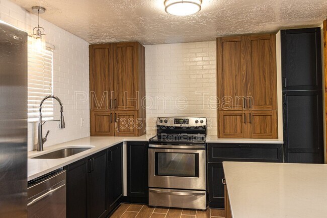 Building Photo - 1312 Roger Cir