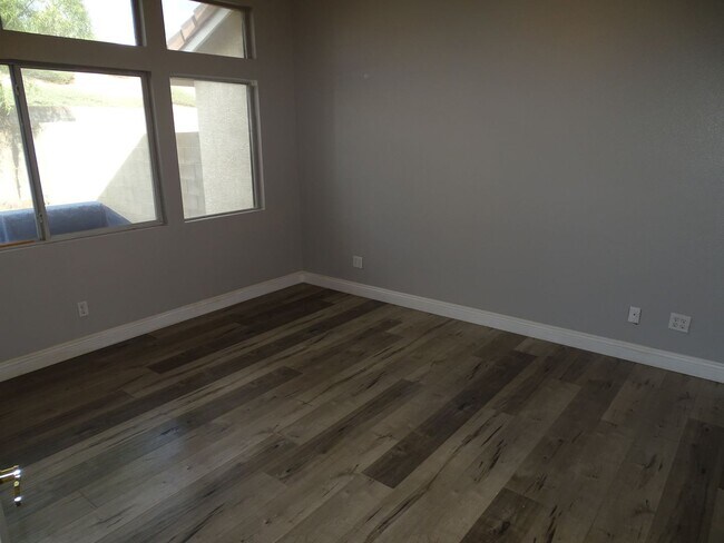 Building Photo - Beautiful One Story 2 Bedroom Townhome Wit...