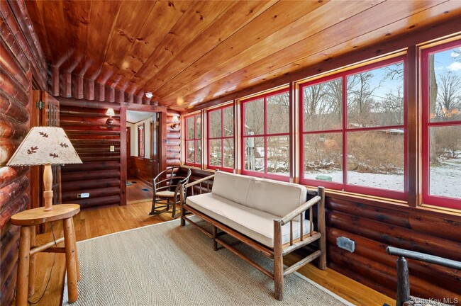 Building Photo - 6 Alpine Rd