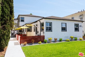 Building Photo - 815 W Glenoaks Blvd