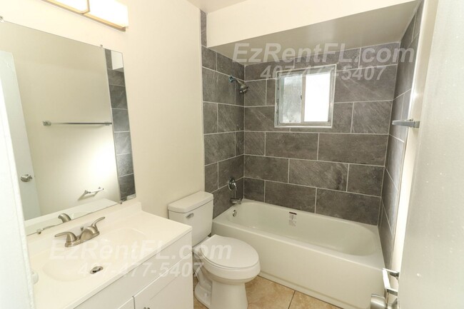 Building Photo - Recently Remodeled 3/2 in Orlando, FL - Mo...
