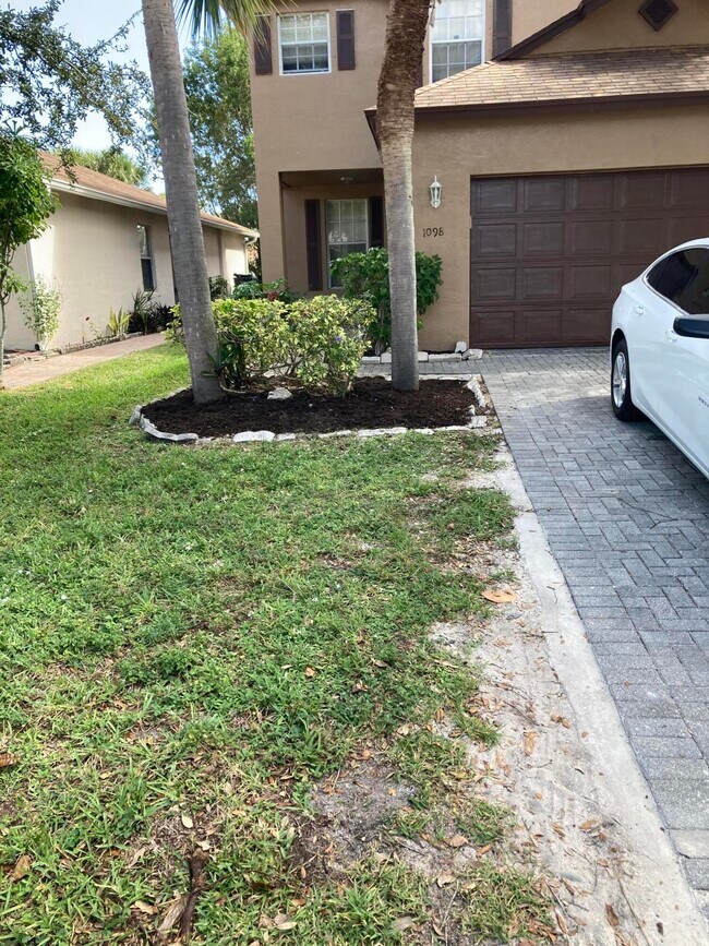 Building Photo - 1098 Winding Rose Way