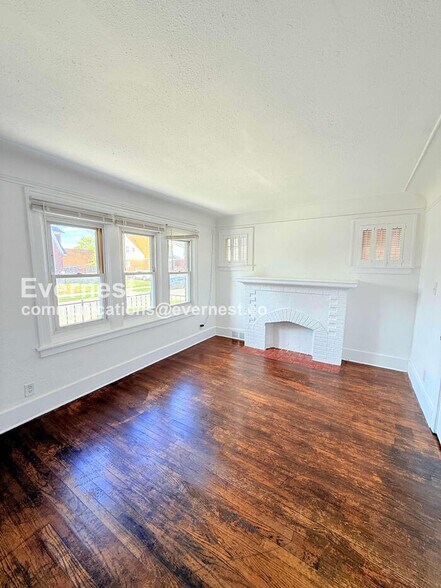Building Photo - 15812 Kentucky St