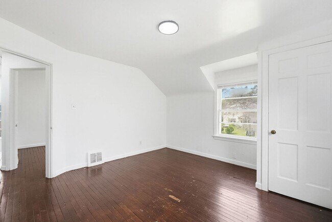 Building Photo - 4029 Weisser Park Ave