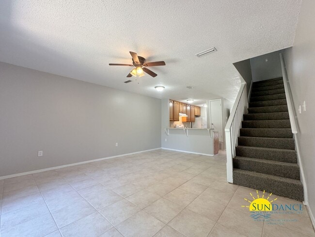 Building Photo - Newly Renovated 2BR/1.5BA Townhouse in For...