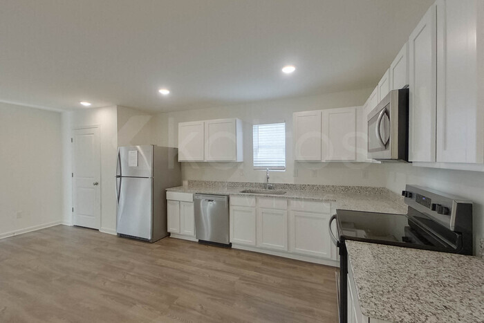 Building Photo - 106 Flat Rock Ml Trl