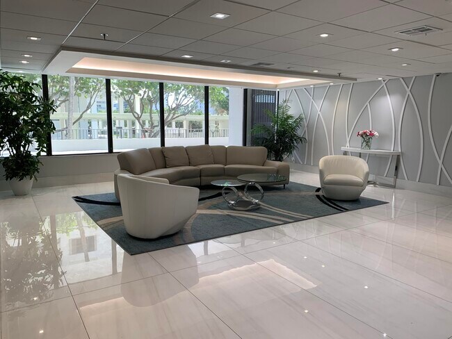 Building Photo - 3115 S Ocean Blvd
