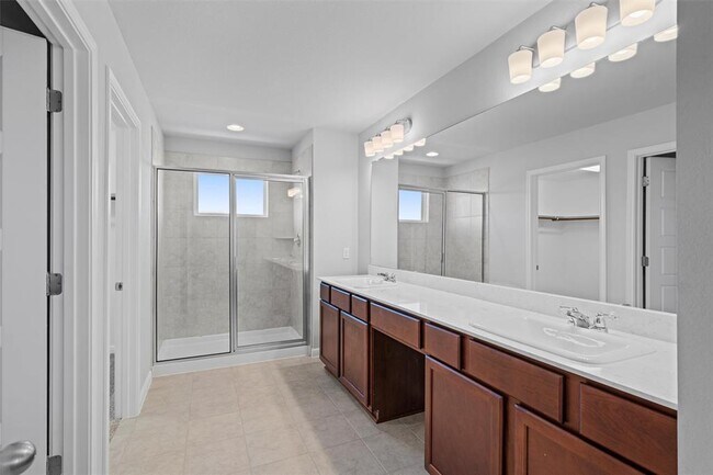 Building Photo - 453 Gaida Loop