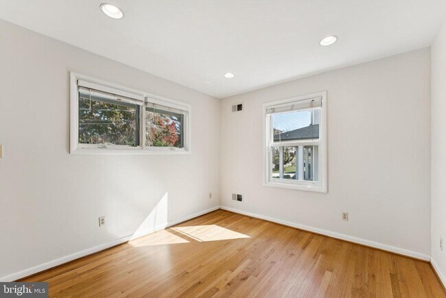 Building Photo - 7702 Leesburg Dr