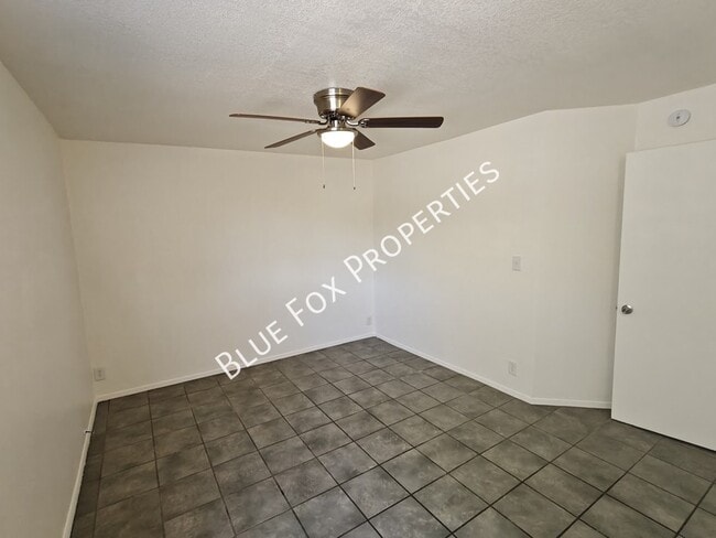 Building Photo - 275 E Norma Ln