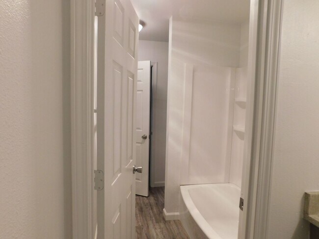 Building Photo - GCC Properties I LP Management Acct2 (1002 Fieldwood Dr)