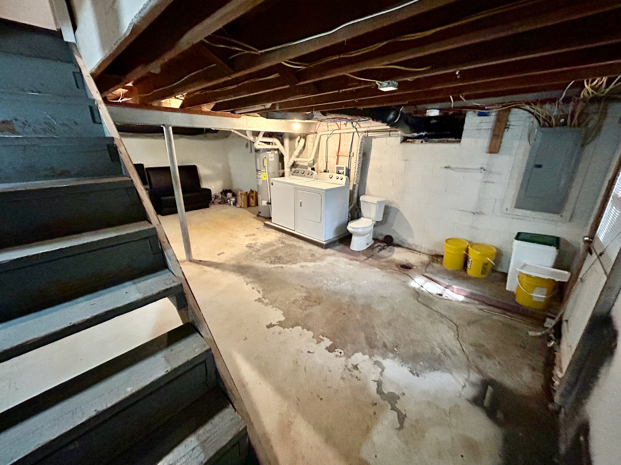 Building Photo - 515 W 85th Ter