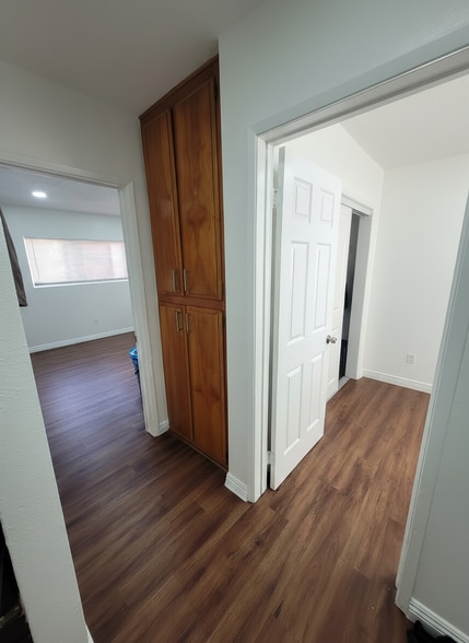 Building Photo - 931 Island Ave