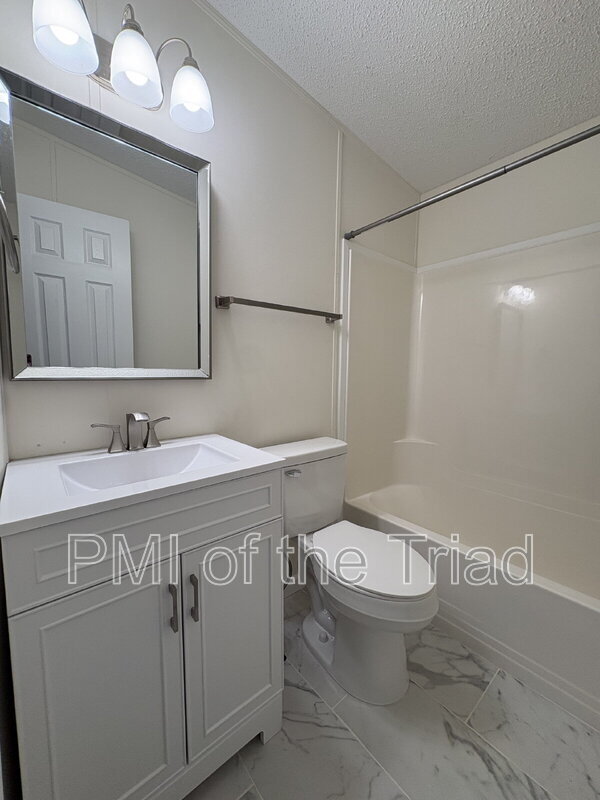 Building Photo - 589 Alvis Ln