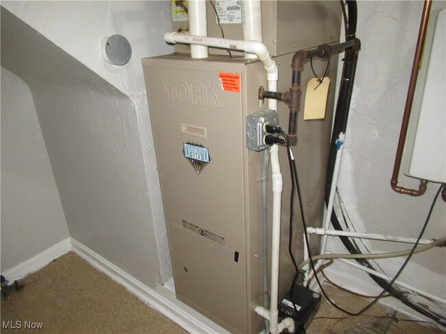 Building Photo - 18712 Parkmount Ave